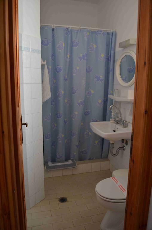 Casper'S Studios Piso Livadi Room photo